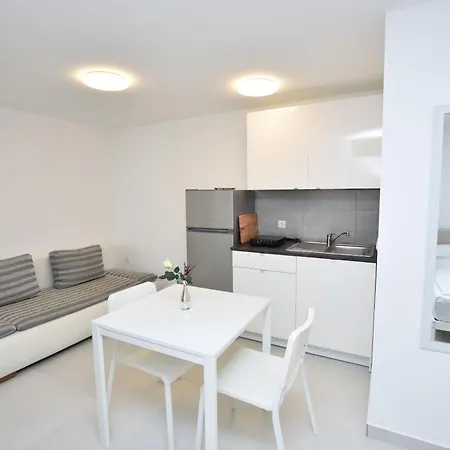 Apartments Leonardo Primosten Exterior photo