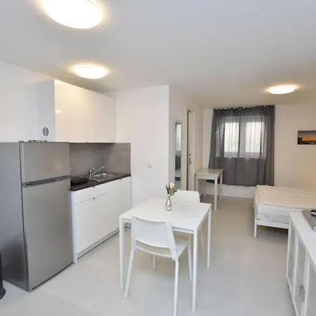 Apartments Leonardo Primosten Exterior photo