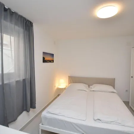 Apartments Leonardo Primosten Exterior photo