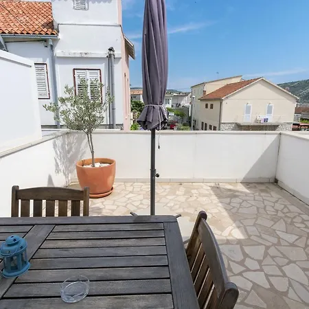 Apartments Leonardo Primosten Exterior photo