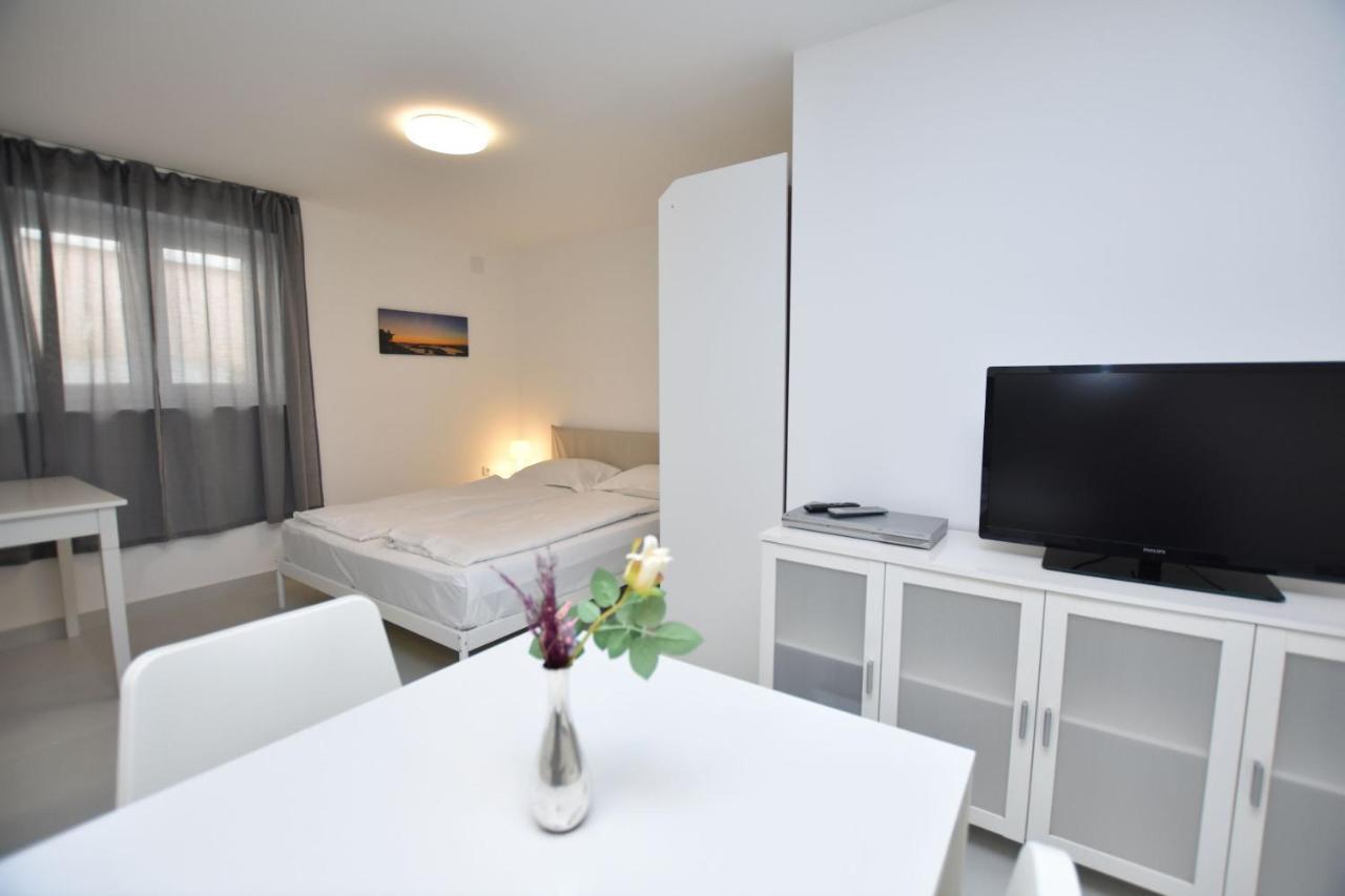 Leonardo Apartment